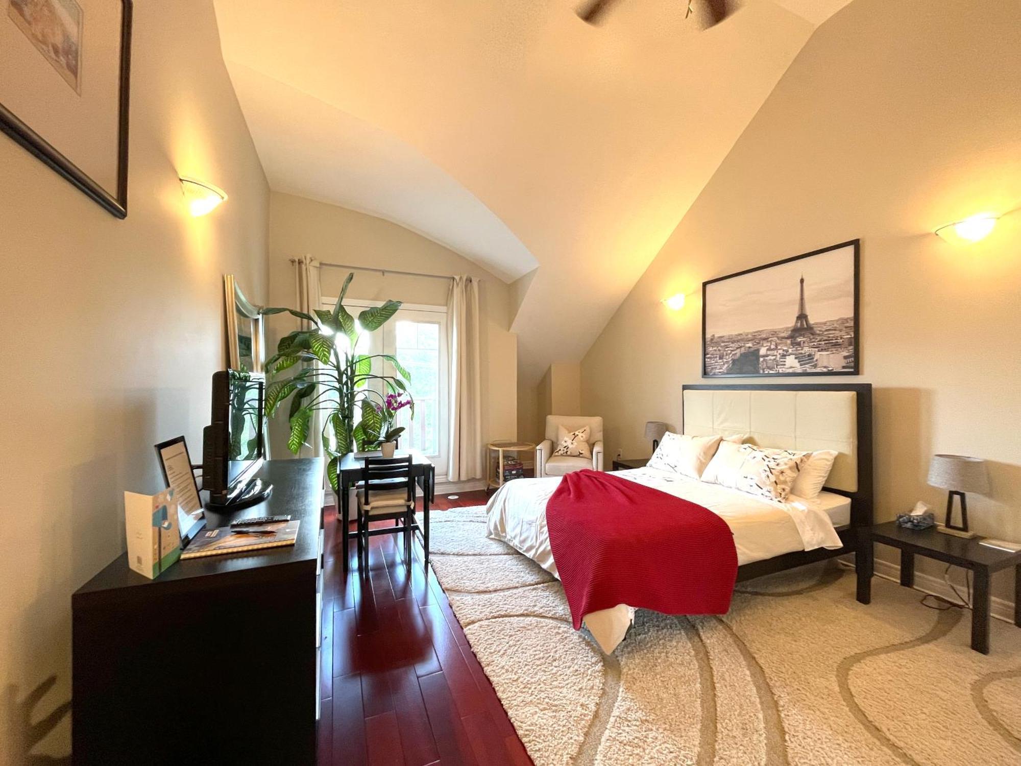 Stunning Rooms In Townhouse Across The Beach Toronto Extérieur photo