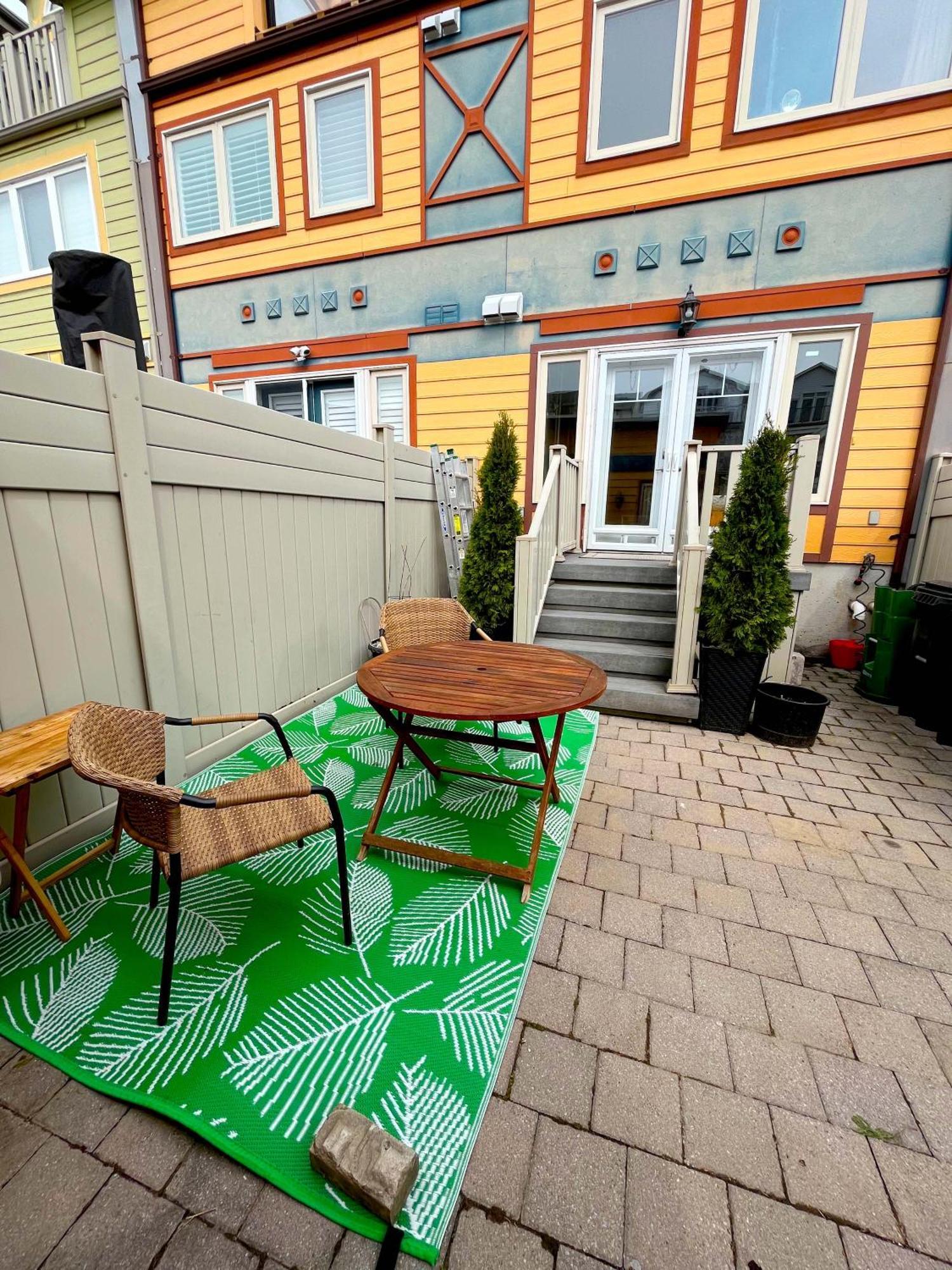 Stunning Rooms In Townhouse Across The Beach Toronto Extérieur photo