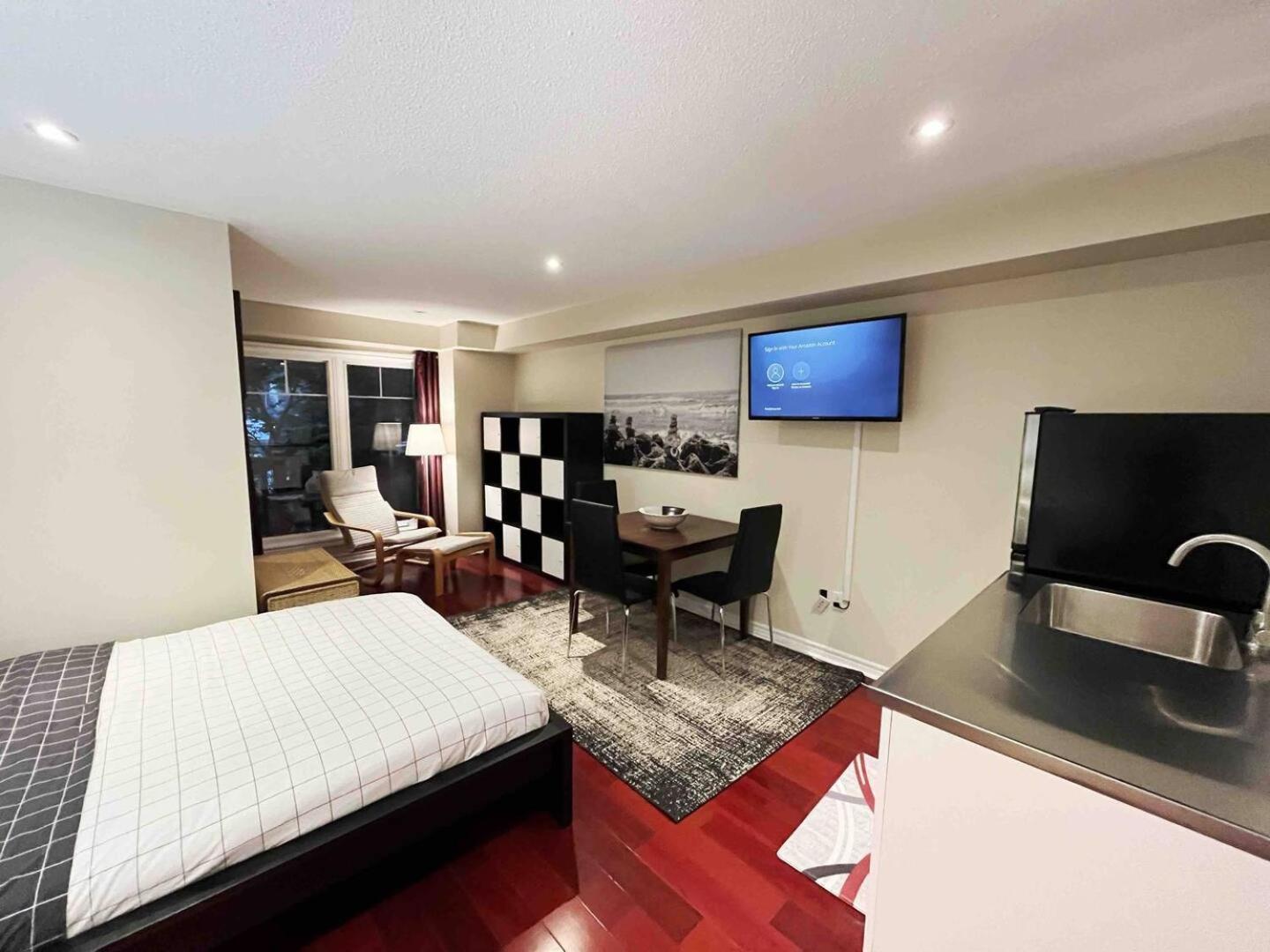 Stunning Rooms In Townhouse Across The Beach Toronto Extérieur photo