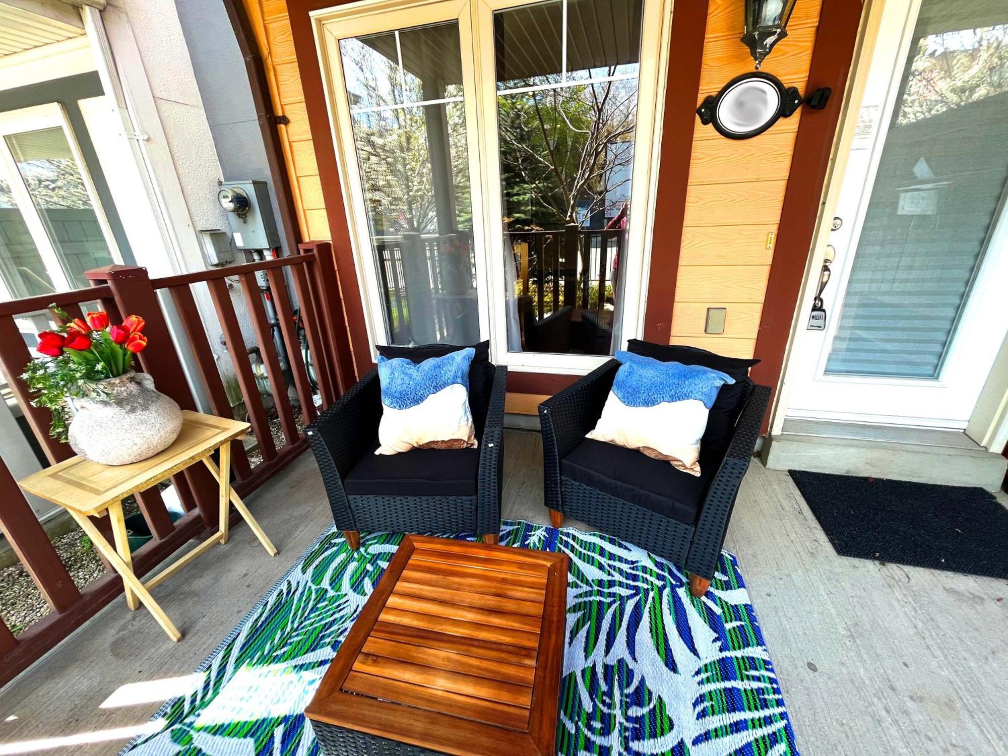 Stunning Rooms In Townhouse Across The Beach Toronto Extérieur photo