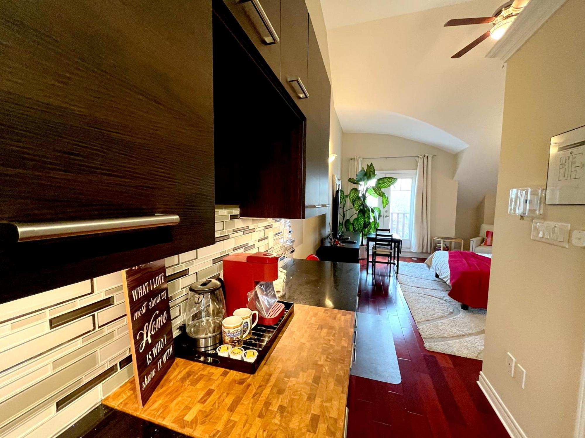 Stunning Rooms In Townhouse Across The Beach Toronto Extérieur photo