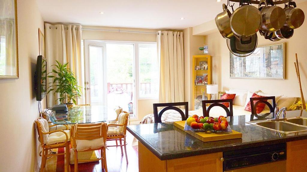 Stunning Rooms In Townhouse Across The Beach Toronto Extérieur photo